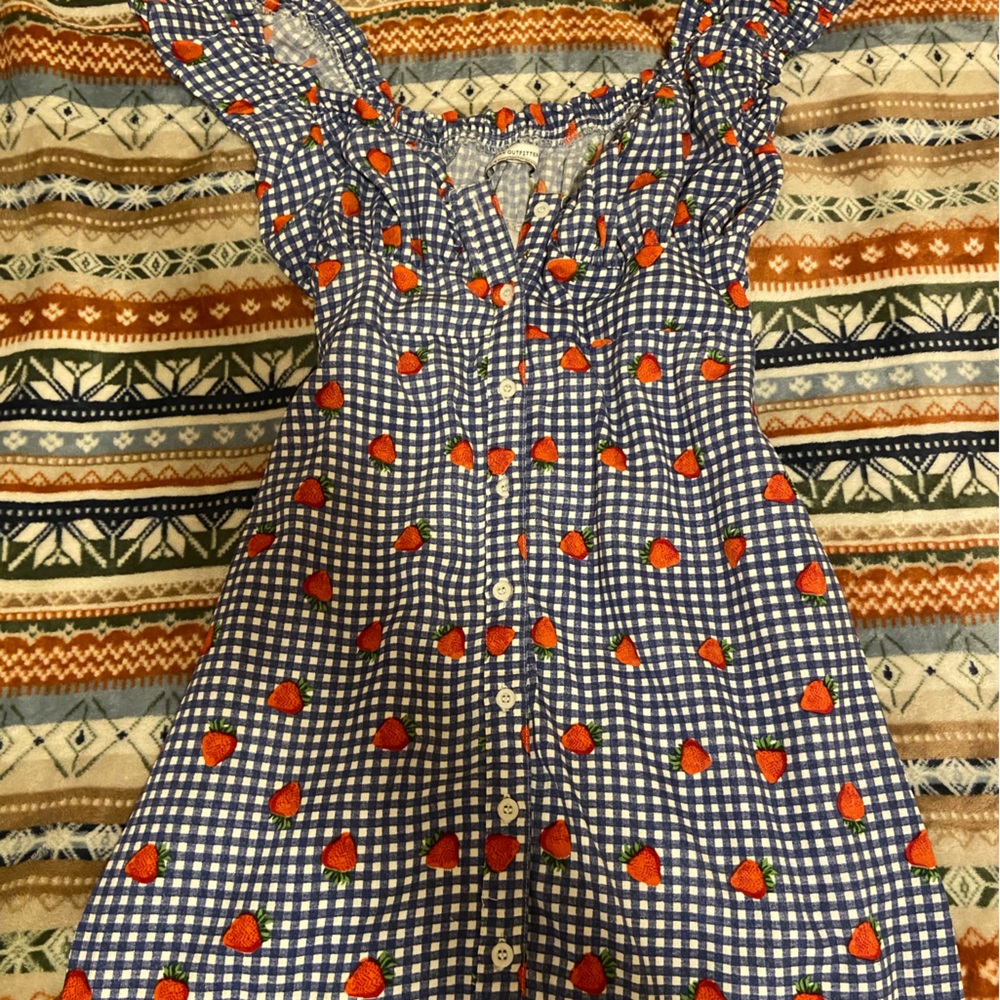 Strawberry gingham urban dress! 🍓